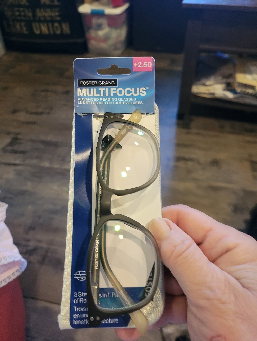 Reading Glasses/ Foster Grant/ NWT/ +2.50w/ Case